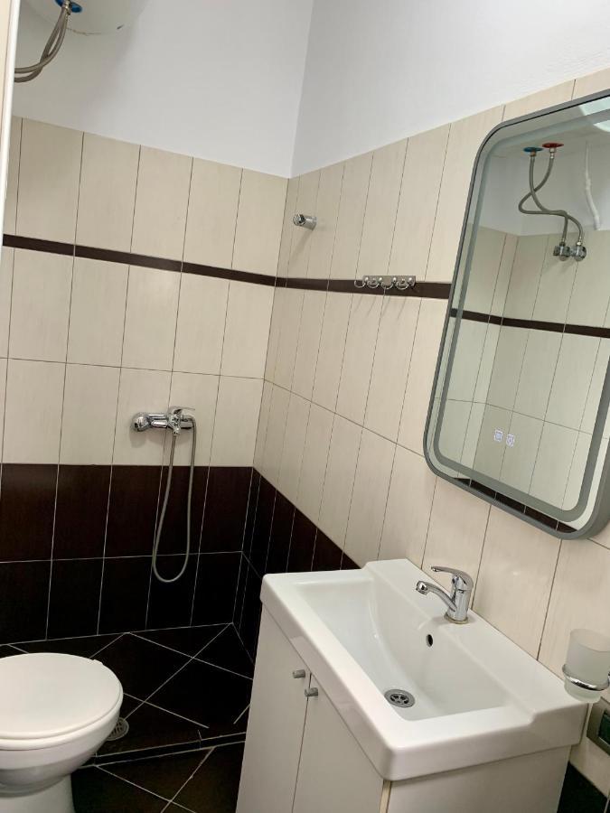 סרנדה Bardhi Apts מראה חיצוני תמונה